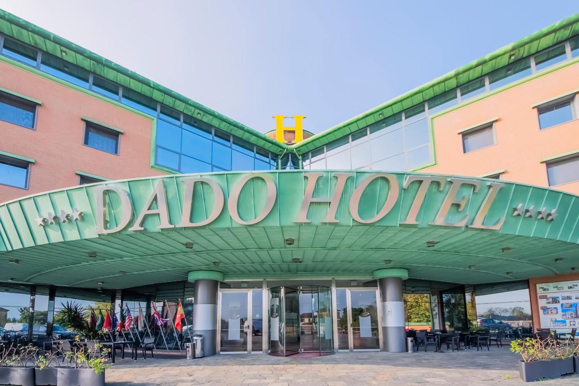 Dado Hotel International Parma Esterno foto