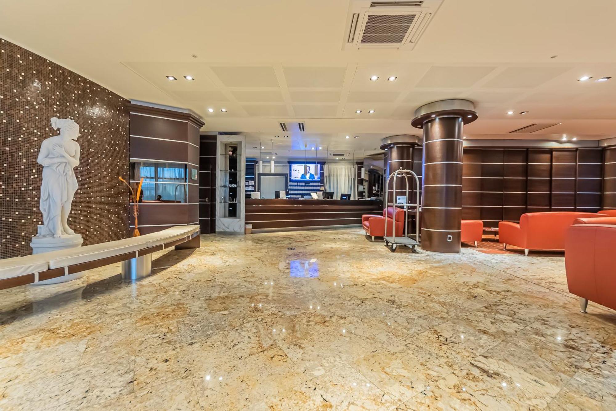 Dado Hotel International Parma Esterno foto