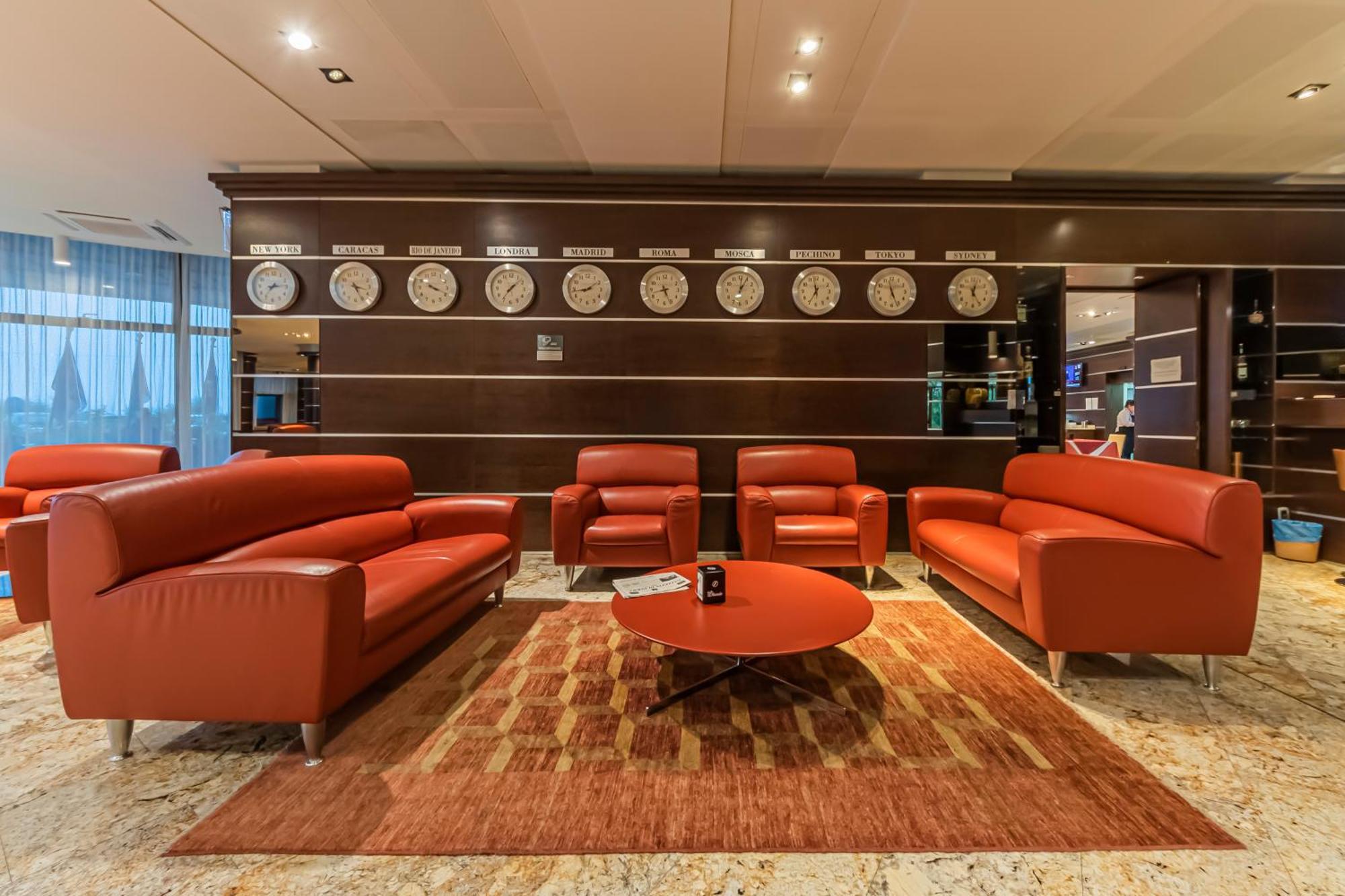 Dado Hotel International Parma Esterno foto