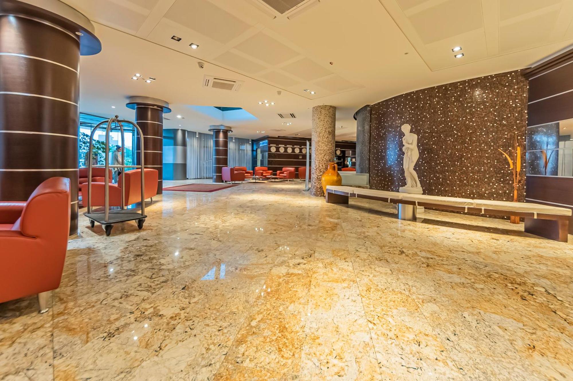 Dado Hotel International Parma Esterno foto