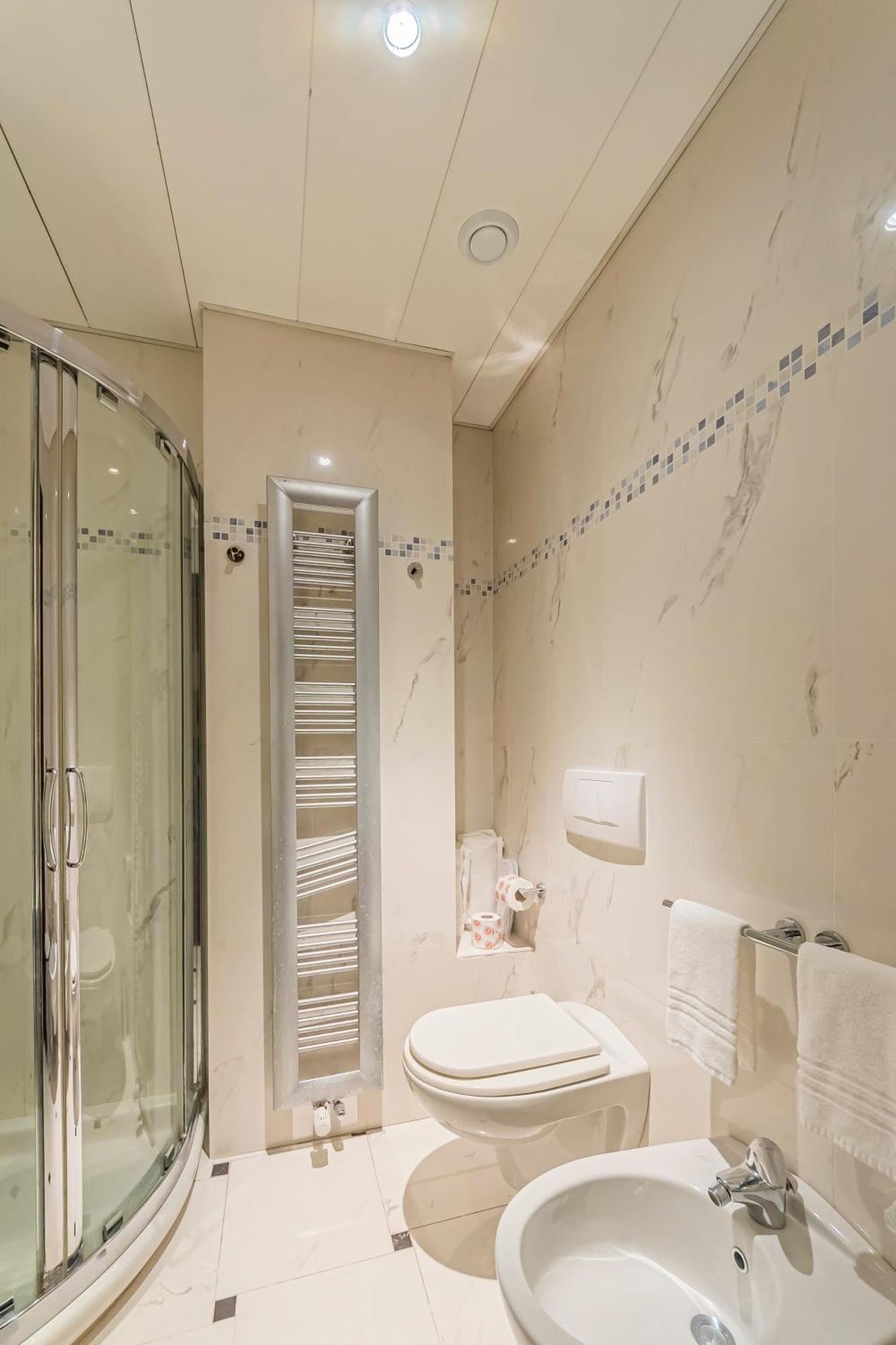 Dado Hotel International Parma Esterno foto