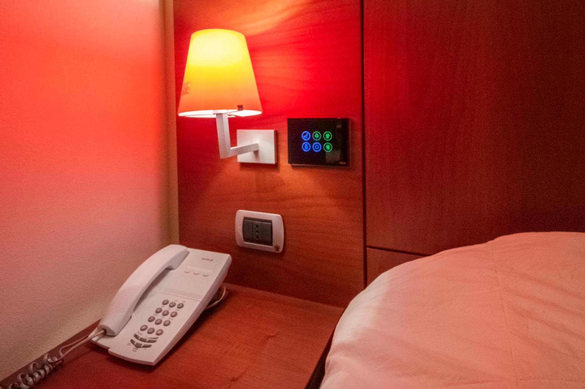 Dado Hotel International Parma Esterno foto